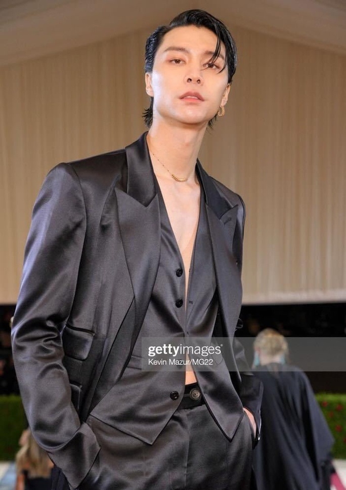 Sao Hàn hôm nay 6/5: Liên tiếp phá 2 kỷ lục của Lisa (BLACKPINK), Jungkook (BTS) xác lập thành tích khủng