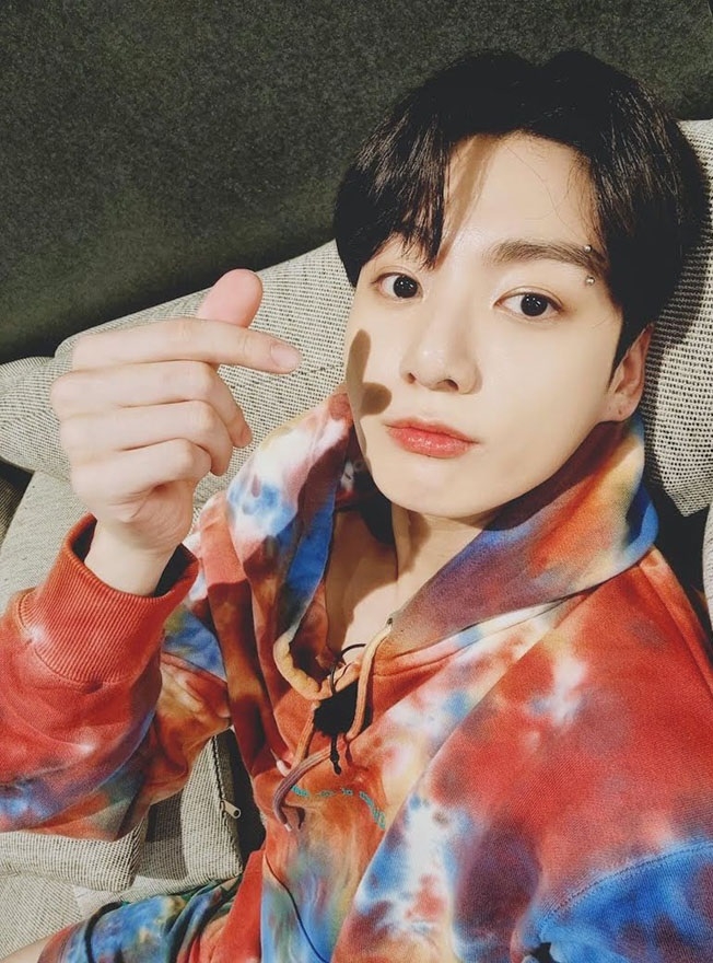 Sao Hàn hôm nay 6/5: Liên tiếp phá 2 kỷ lục của Lisa (BLACKPINK), Jungkook (BTS) xác lập thành tích khủng