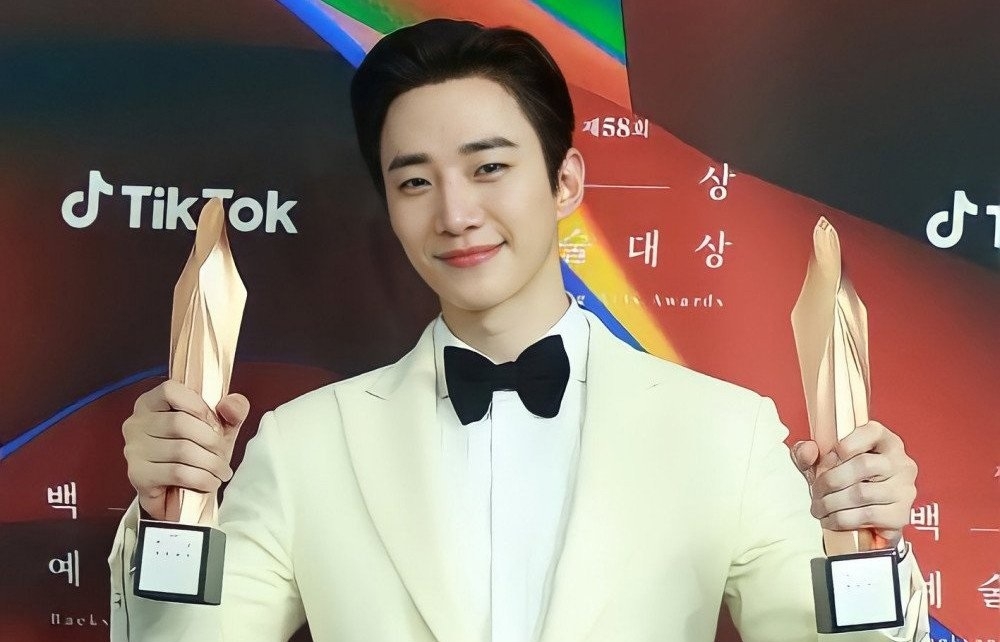 Sao Hàn hôm nay 8/5: Bộ đôi YoonA và Seohyun (SNSD) rạng rỡ hội ngộ tại Baeksang Art Awards 2022 Sao Hàn hôm nay 8/5: Bộ đôi YoonA và Seohyun (SNSD) rạng rỡ hội ngộ tại Baeksang Art Awards 2022