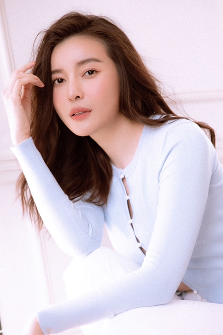 Sao Việt hôm nay 8/5: Diễn viên Kim Tuyến diện áo dài "nổi bật" tại sự kiện