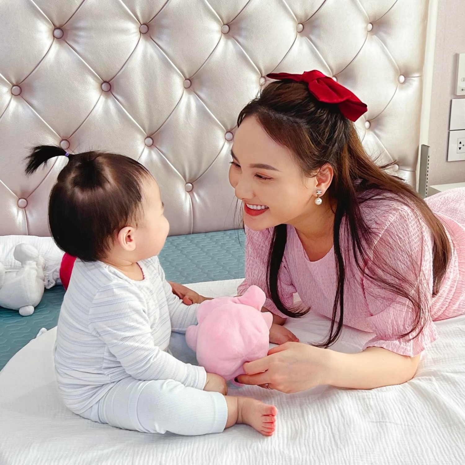 Sao Việt hôm nay 12/5: NSND Công Lý trở lại đoàn phim sau thời gian dài trị bệnh