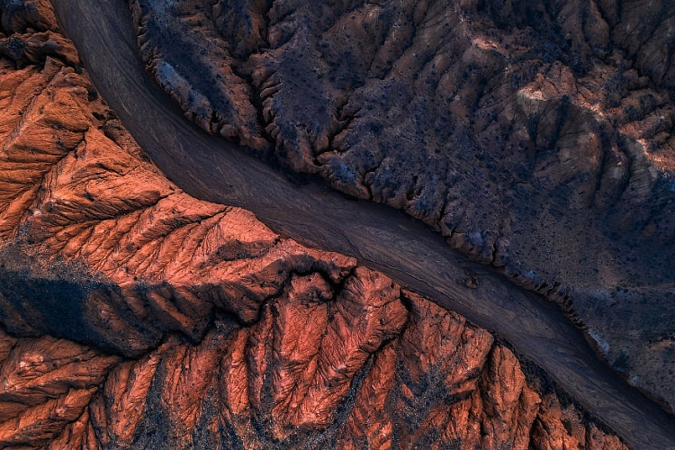 Chiêm ngưỡng vẻ đẹp hùng vĩ tại những hẻm núi “bí ẩn” ở Kyrgyzstan!