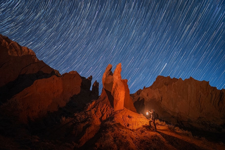 Chiêm ngưỡng vẻ đẹp hùng vĩ tại những hẻm núi “bí ẩn” ở Kyrgyzstan!