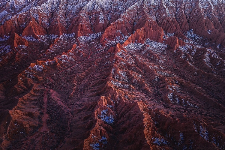 Chiêm ngưỡng vẻ đẹp hùng vĩ tại những hẻm núi “bí ẩn” ở Kyrgyzstan!