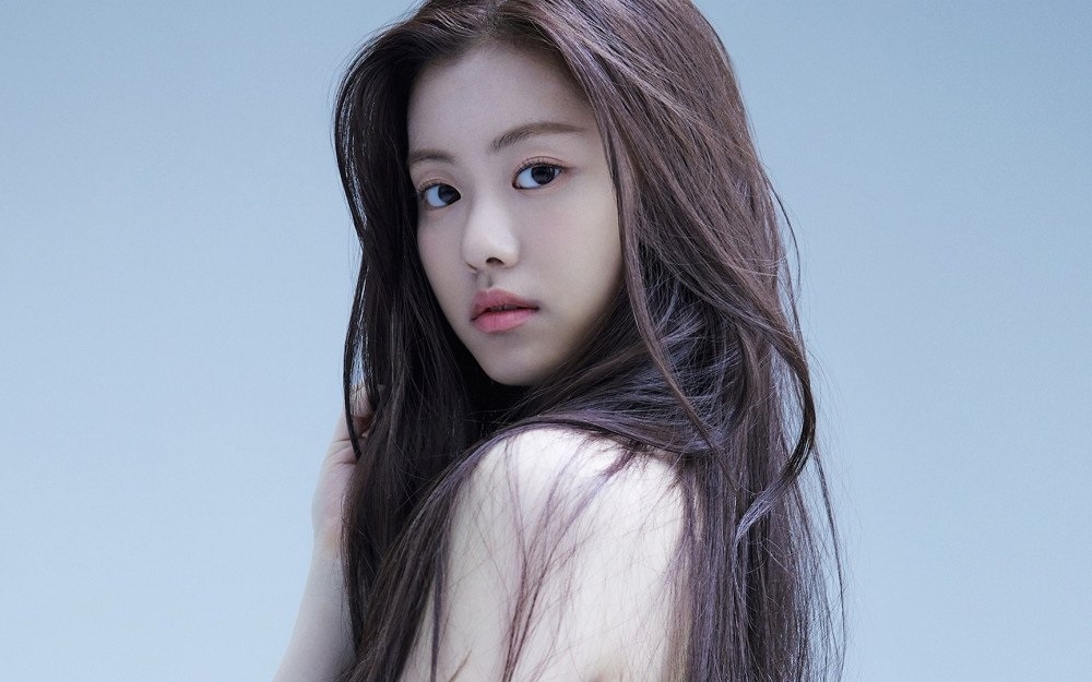 Sao Hàn hôm nay 26/5: Hàng nghìn fan vây kín sân bay chào đón IU sang Pháp dự Liên hoan phim Cannes