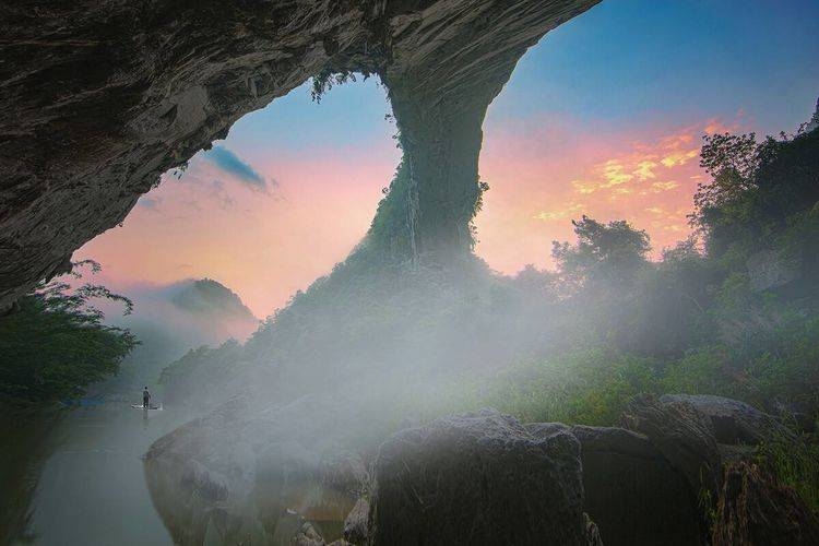 Trung Quốc: Cây cầu thiên nhiên kỳ lạ "Tiên Nhân" bắc ngang qua hai ngọn núi Trung Quốc: Cây cầu thiên nhiên kỳ lạ "Tiên Nhân" bắc ngang qua hai ngọn núi