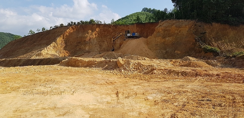Thừa Thiên - Huế: Xử lý nghiêm bến bãi tập kết khoáng sản trái phép