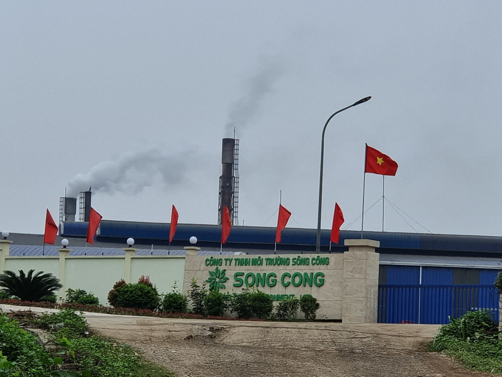 Thái Nguyên: Nỗi khổ của người dân khi sống cạnh nhà máy xử lý chất thải Sông Công Thái Nguyên: Nỗi khổ của người dân khi sống cạnh nhà máy xử lý chất thải Sông Công