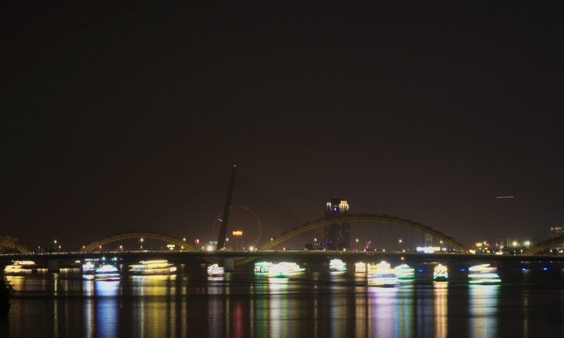 Các địa phương giảm chiếu sáng công cộng để tiết kiệm điện Các địa phương giảm chiếu sáng công cộng để tiết kiệm điện