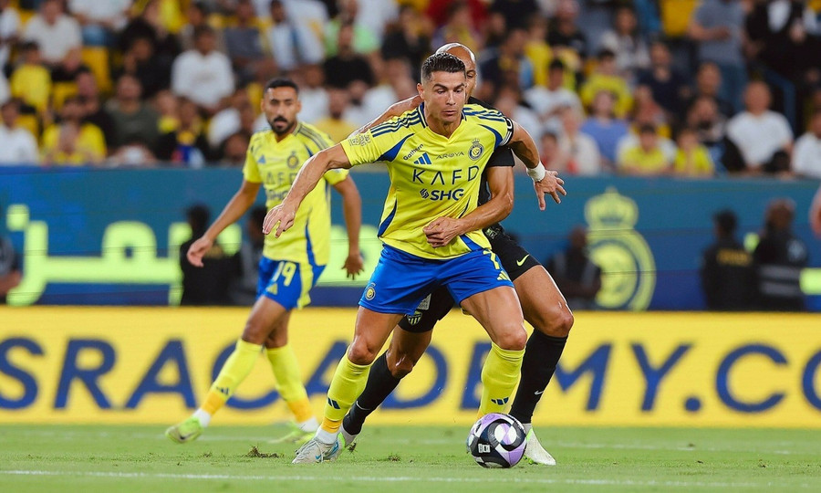 Ronaldo mờ nhạt, Al Nassr thua ngược đội bóng của Benzema Ronaldo mờ nhạt, Al Nassr thua ngược đội bóng của Benzema