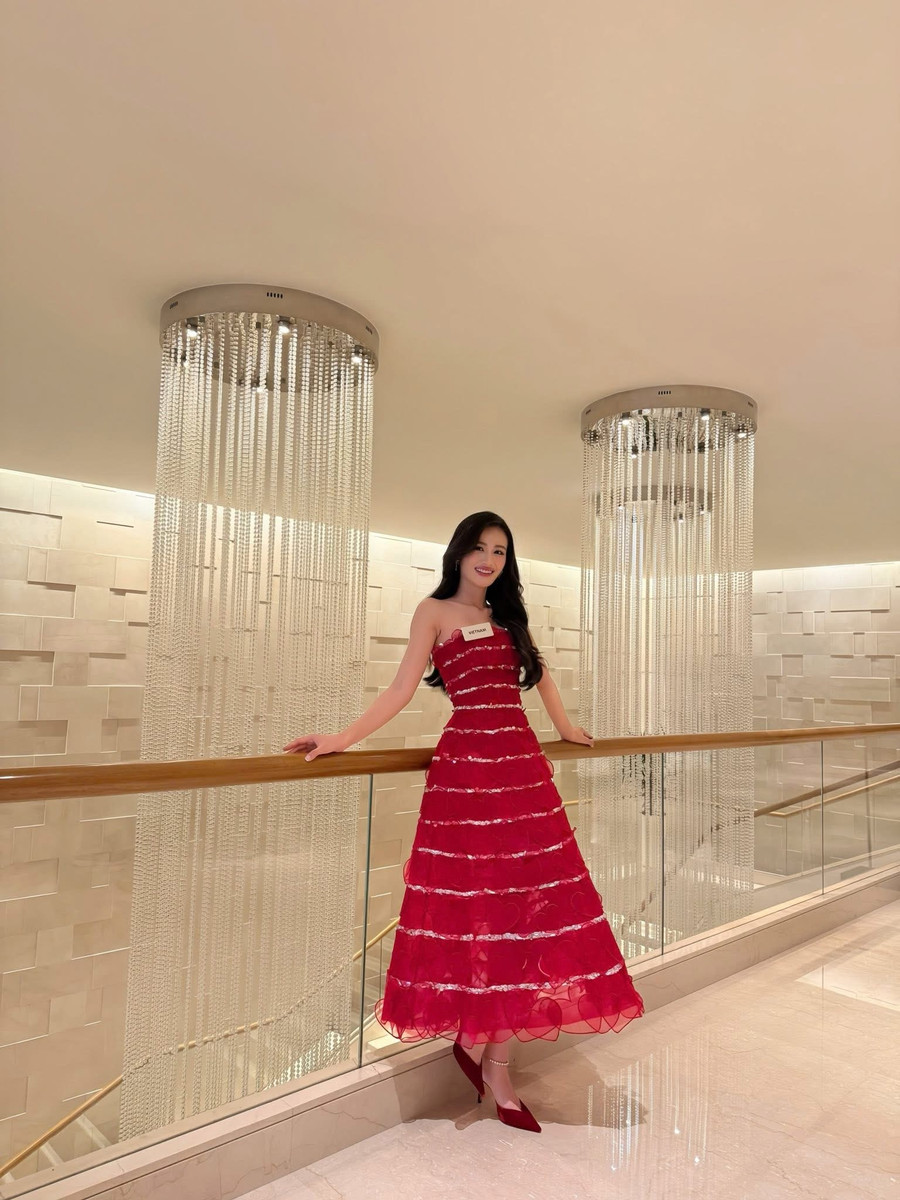 Hoa hậu Ý Nhi tự tin xuất hiện trên kênh tin tức lớn của Ấn Độ Hoa hậu Ý Nhi tự tin xuất hiện trên kênh tin tức lớn của Ấn Độ