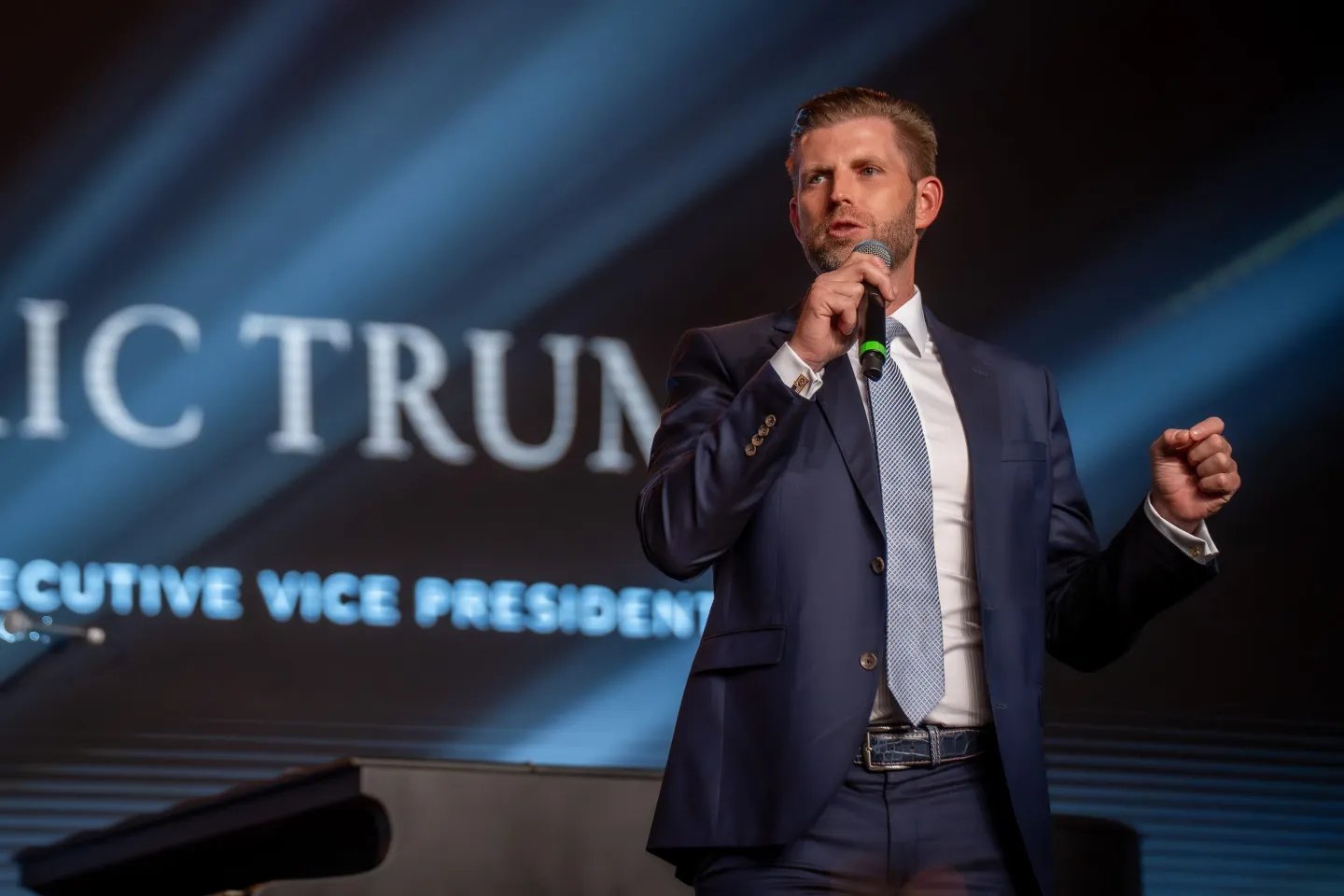 Eric Trump: "Người kế nghiệp thầm lặng" đến Việt Nam xây Trump Tower Eric Trump: "Người kế nghiệp thầm lặng" đến Việt Nam xây Trump Tower