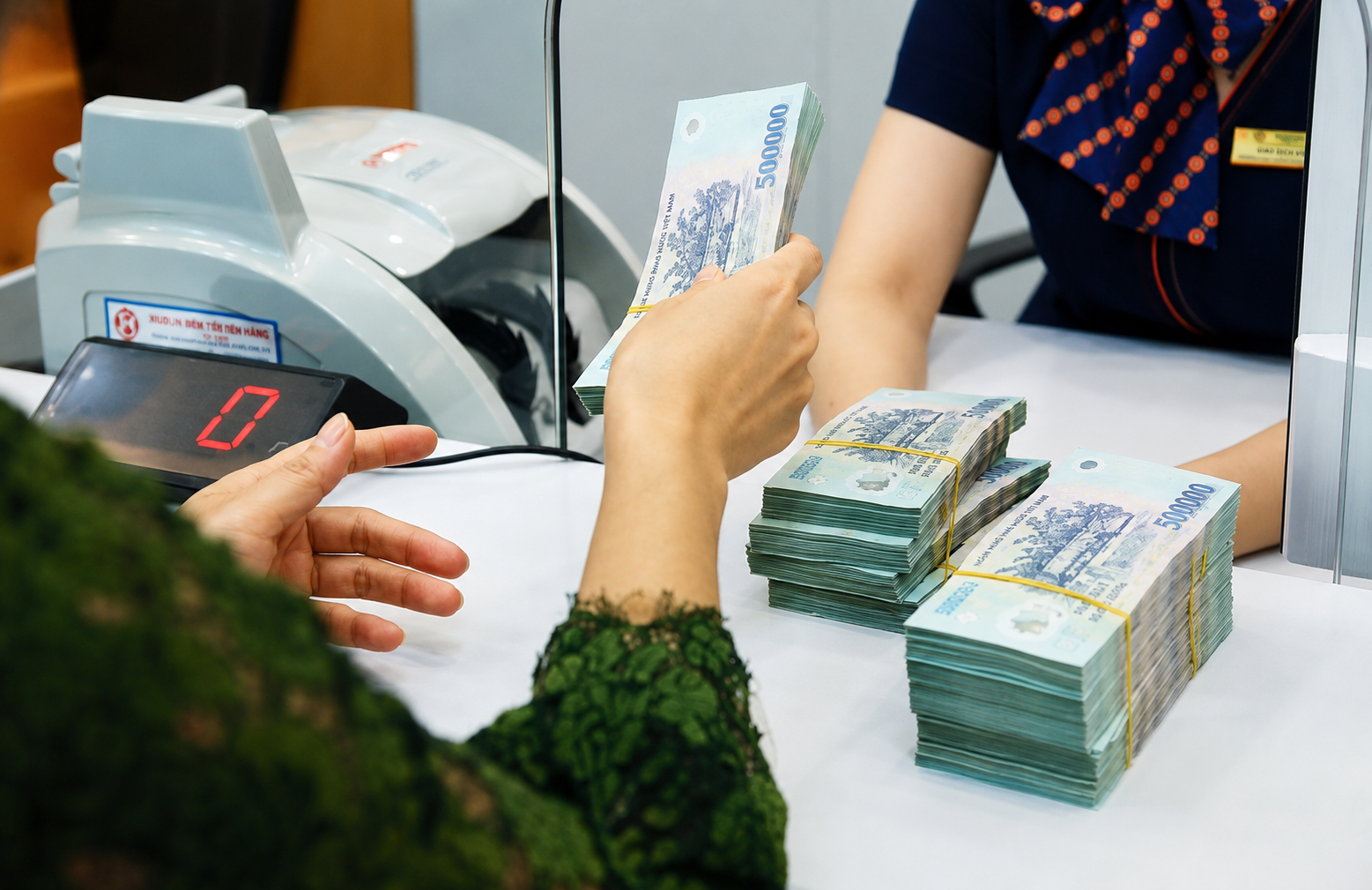 Lãi suất ngân hàng đảo chiều, áp lực thanh khoản lại nóng lên Lãi suất ngân hàng đảo chiều, áp lực thanh khoản lại nóng lên