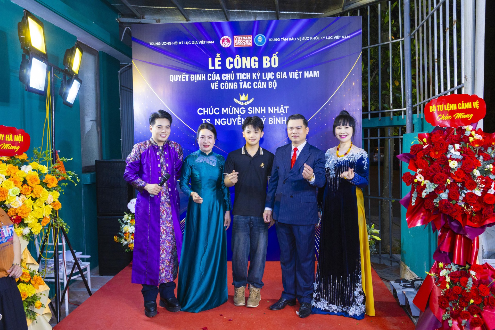 Lễ công bố quyết định bổ nhiệm Phó Giám đốc trung tâm chăm sóc sức khỏe kỷ lục Việt Nam