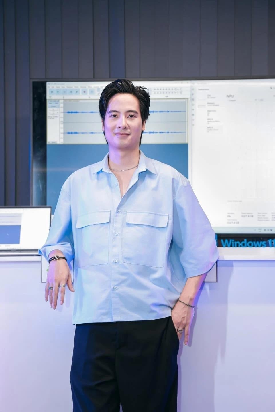 CEO V-Film JVevermind: Người Việt đầu tiên nhận nút vàng YouTube, được Forbes vinh danh CEO V-Film JVevermind: Người Việt đầu tiên nhận nút vàng YouTube, được Forbes vinh danh
