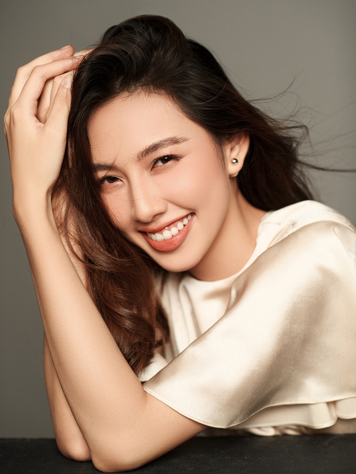 Hoa hậu Thùy Tiên lần đầu lên tiếng về ồn ào xé giấy nợ Hoa hậu Thùy Tiên lần đầu lên tiếng về ồn ào xé giấy nợ