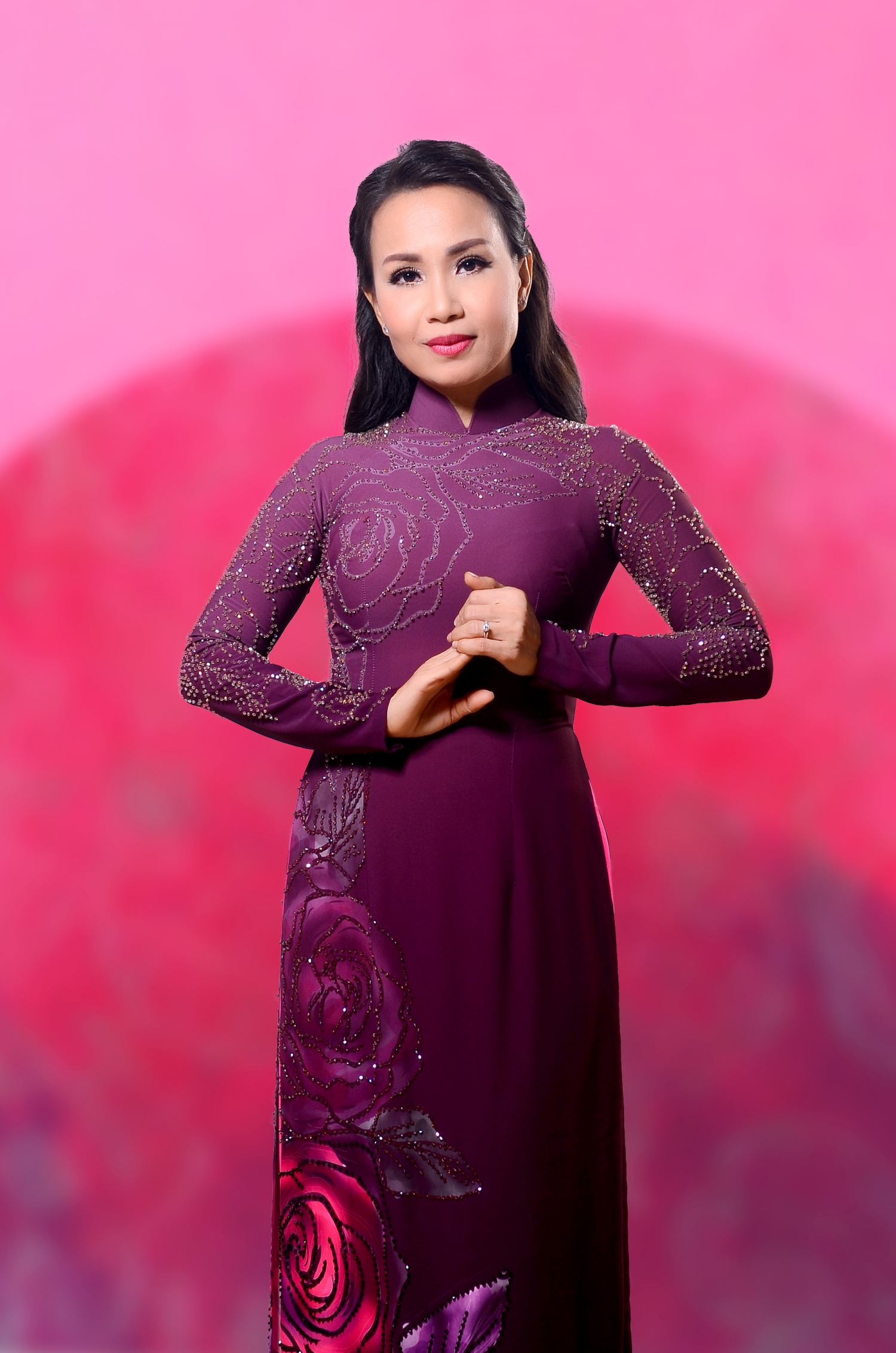 Sao Việt hôm nay 8/6: Phanh Lee khoe khung ảnh viên mãn hạnh phúc bên gia đình