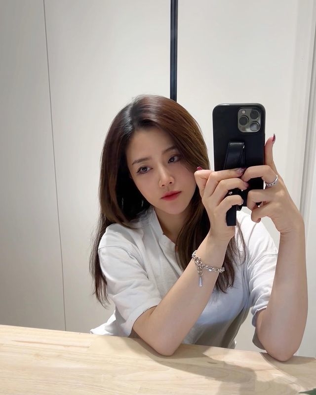 Sao Việt hôm nay 8/6: Phanh Lee khoe khung ảnh viên mãn hạnh phúc bên gia đình