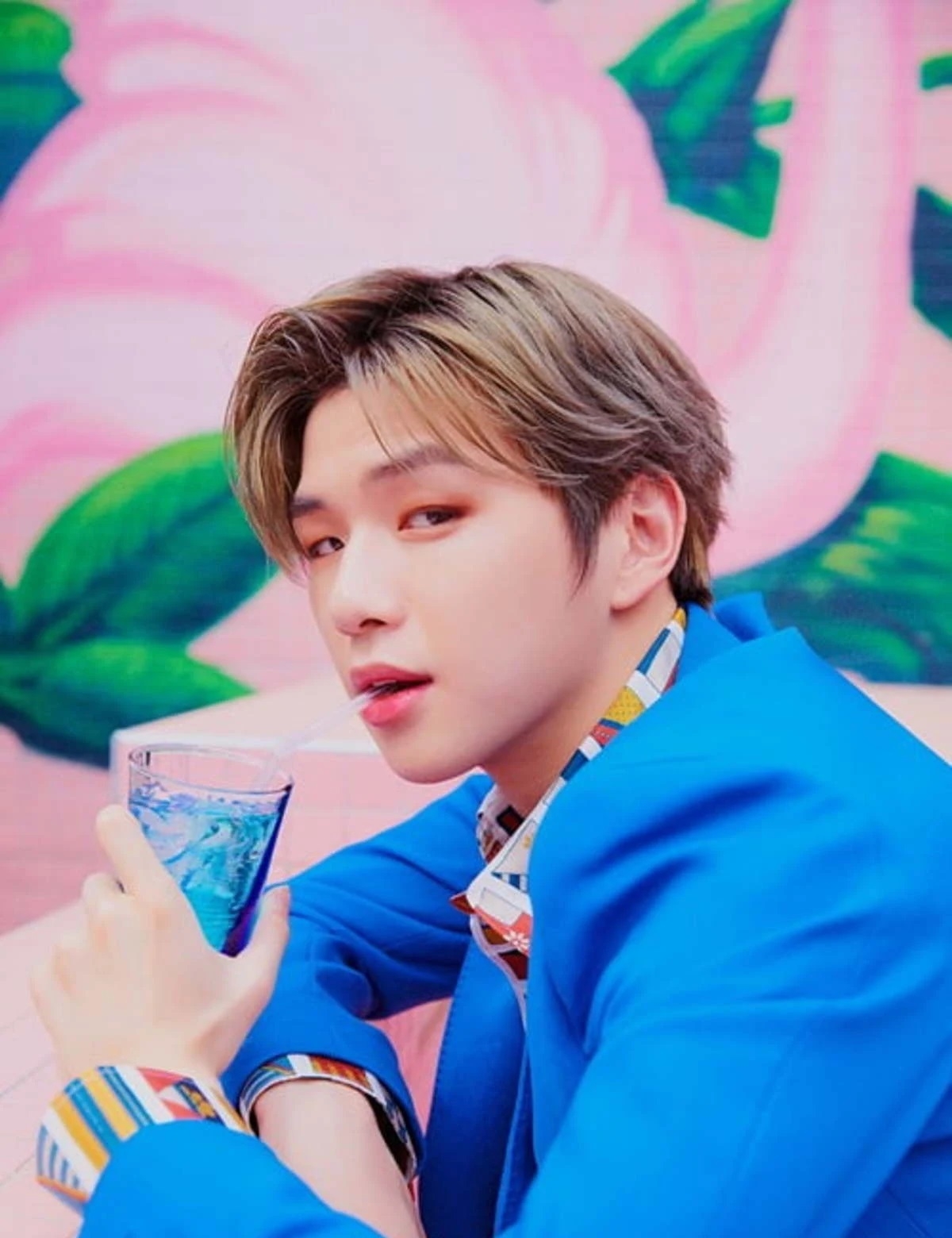 Sao Hàn hôm nay 12/6: Park Bom tự tin khoe gương mặt V-line bất thường hậu giảm cân