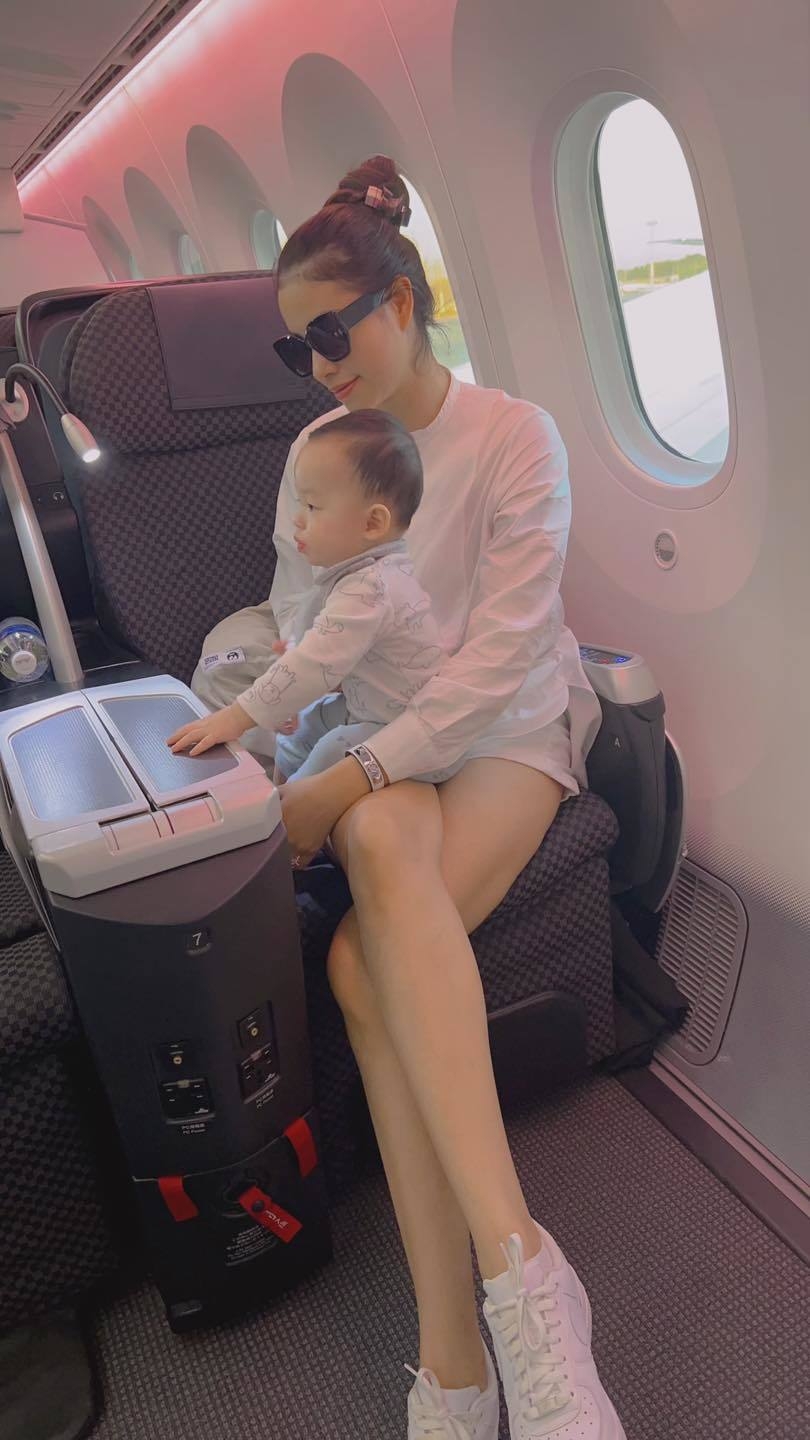 Sao Việt hôm nay 14/6: Phạm Hương chính thức trở về Việt Nam sau thời gian dài ở Mỹ