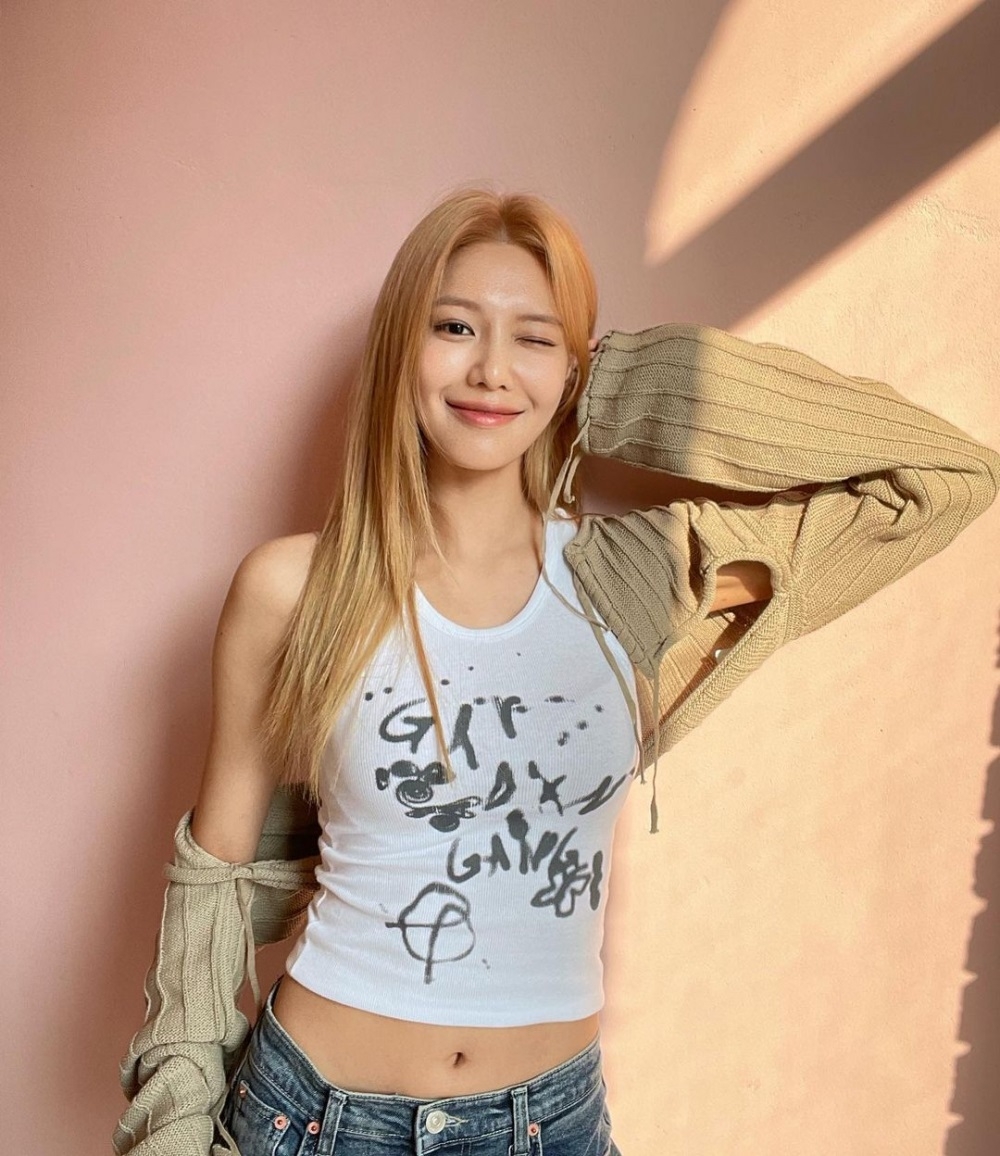 Sao Hàn hôm nay 17/6: Hé lộ những cảnh quay đầu tiên của Lee Jong Suk trong “Big Mouse”