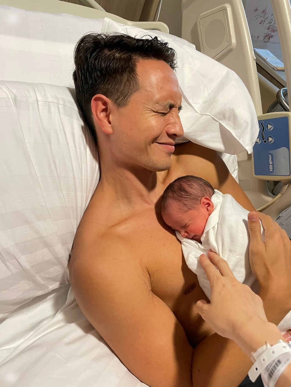 Sao Việt hôm nay 21/6: Mạnh Trường hạnh phúc thông báo gia đình đón thành viên mới