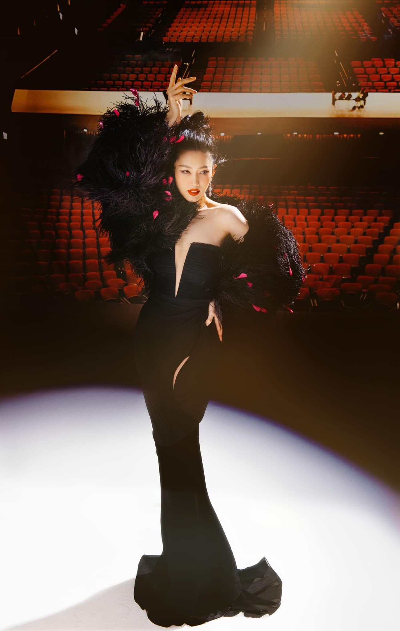 Sao Việt hôm nay 23/6: Hoàng Tôn tái xuất với ngoại hình gây chú ý