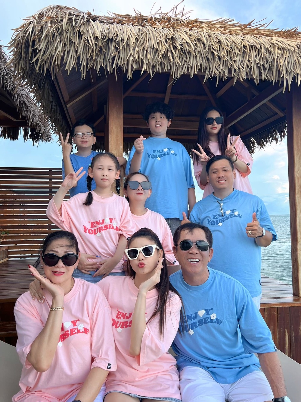 Sao Việt hôm nay 24/6: Hồng Thanh - DJ Mie khoe ảnh ngọt ngào khi lưu diễn quốc tế