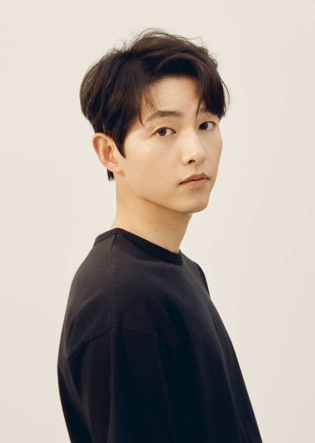 Sao Hàn hôm nay 25/6: Song Joong Ki tái xuất màn ảnh rộng