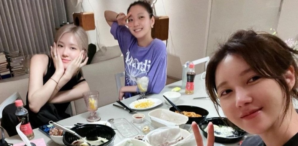 Sao Hàn hôm nay 26/6: Album solo đầu tay của Nayeon thiết lập doanh số khủng ngay sau ngày đầu mở bán