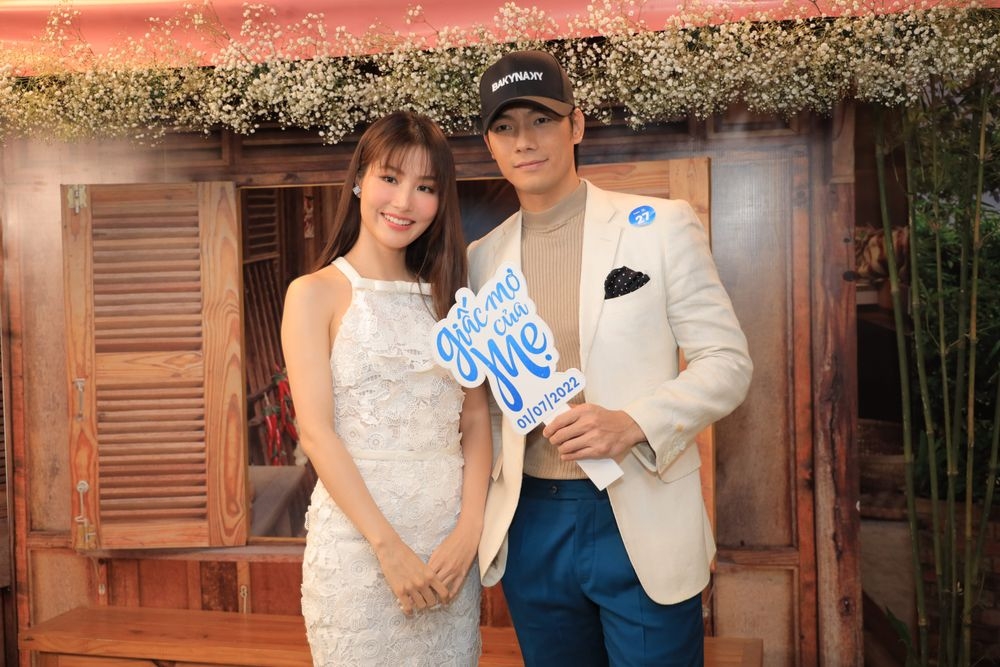 Sao Việt hôm nay 30/6: Diễm My 9x - Nhan Phúc Vinh "phim giả tình thật"?