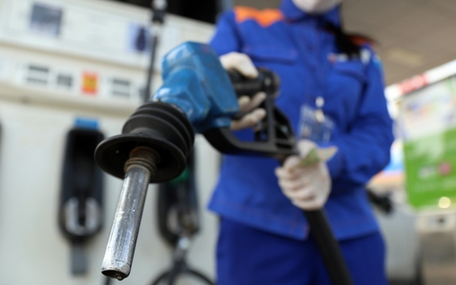 Giá xăng giữ nguyên, giá dầu tăng nhẹ