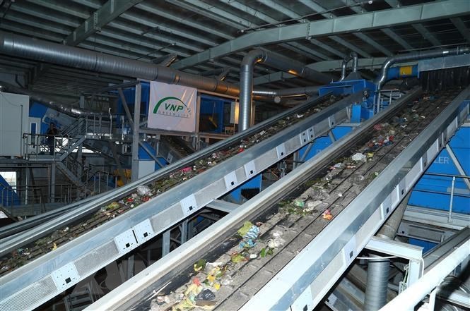 Đẩy mạnh thu gom, xử lý chất thải rắn sinh hoạt Đẩy mạnh thu gom, xử lý chất thải rắn sinh hoạt