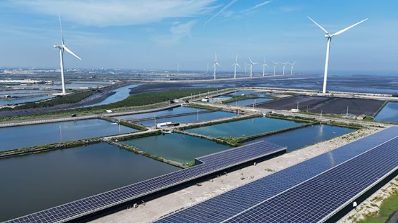 Năng lượng sạch "vượt mặt" dầu khí: Đầu tư năng lượng toàn cầu sắp chạm mốc kỷ lục