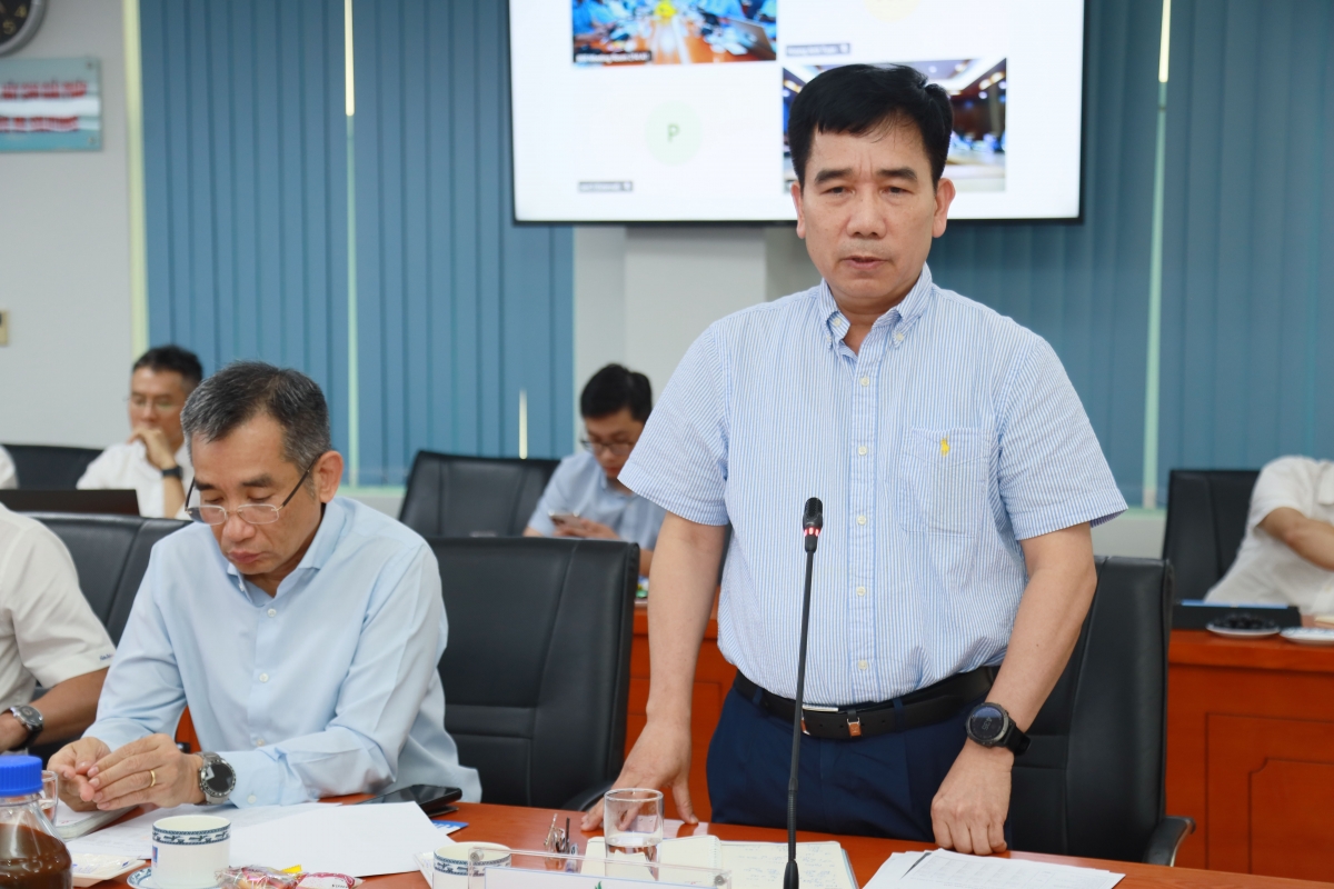 Ông Lê Xuân Huyên - Phó Tổng Giám đốc Petrovietnam nhấn mạnh công tác đảm bảo an toàn tuyệt đối trong hoạt động của NMLD Dung Quất. Qua đó, tiếp tục nghiên cứu khả thi về việc nâng cao công suất hoạt động của các phân xưởng nhà máy đảm bảo an toàn, ổn định. Ông Lê Xuân Huyên - Phó Tổng Giám đốc Petrovietnam nhấn mạnh công tác đảm bảo an toàn tuyệt đối trong hoạt động của NMLD Dung Quất. Qua đó, tiếp tục nghiên cứu khả thi về việc nâng cao công suất hoạt động của các phân xưởng nhà máy đảm bảo an toàn, ổn định.