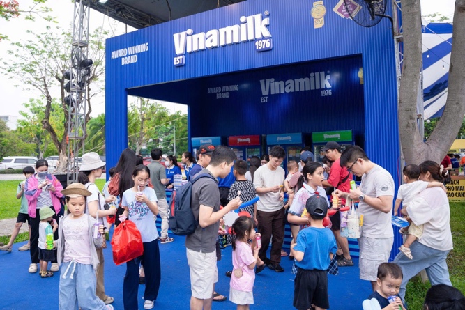 Hàng nghìn trẻ em hào hứng "chơi để học" cùng Vinamilk tại Phú Mỹ Hưng