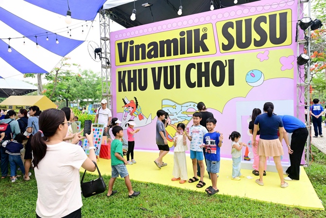 Hàng nghìn trẻ em hào hứng "chơi để học" cùng Vinamilk tại Phú Mỹ Hưng