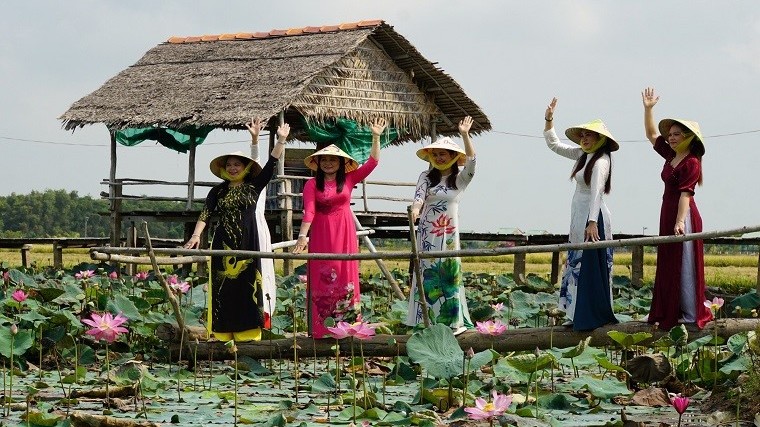 Lễ hội Sen Đồng Tháp - Cơ hội quảng bá du lịch địa phương