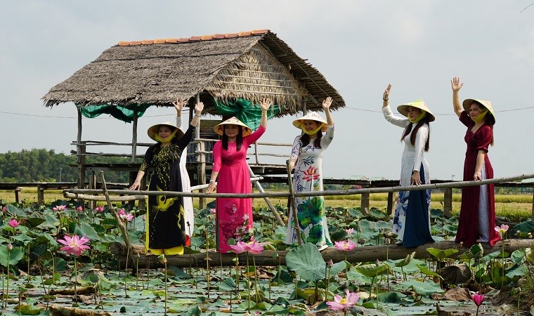 Lễ hội Sen Đồng Tháp - Cơ hội quảng bá du lịch địa phương