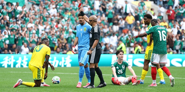 "Cơn mưa thẻ đỏ" ngày khai mạc World Cup 2026: Mexico thắng dễ nhưng để lại nỗi lo lớn "Cơn mưa thẻ đỏ" ngày khai mạc World Cup 2026: Mexico thắng dễ nhưng để lại nỗi lo lớn