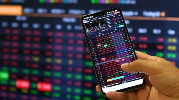 Nhận định thị trường chứng khoán ngày 15/6: Thận trọng giải ngân trước áp lực điều chỉnh