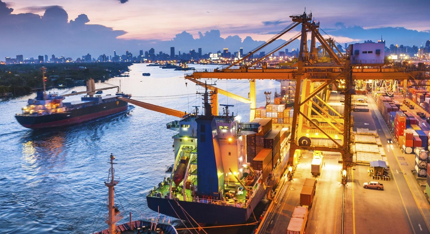 Nhập khẩu tăng hơn 33%, cán cân thương mại thâm hụt gần 17 tỷ USD
