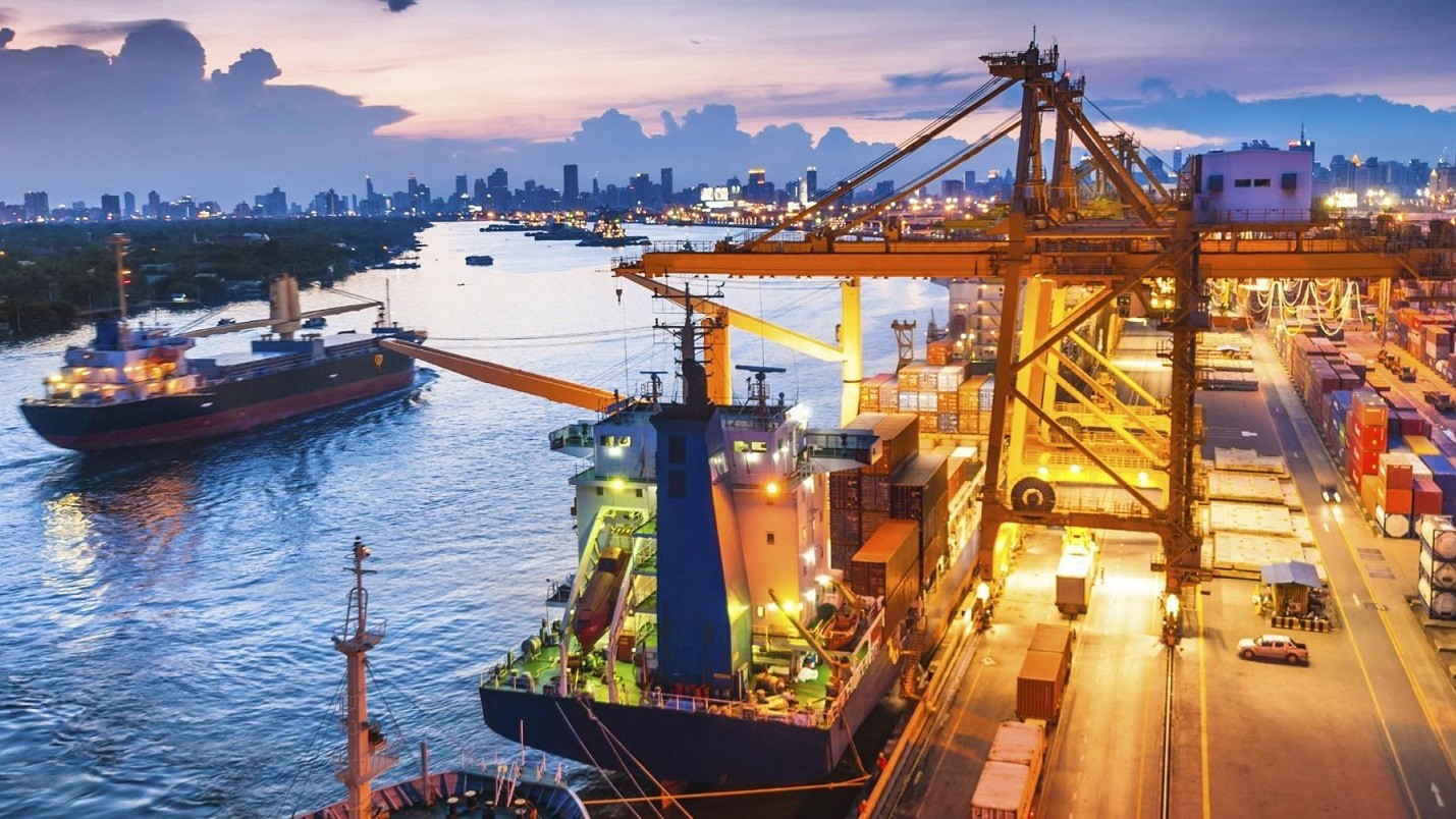 Nhập khẩu tăng hơn 33%, cán cân thương mại thâm hụt gần 17 tỷ USD