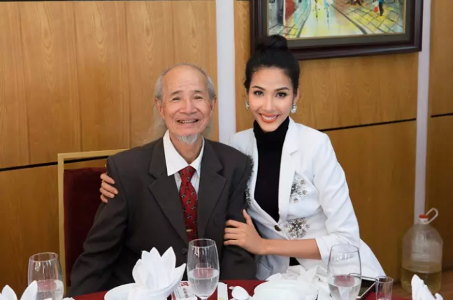 Sao Việt hôm nay 4/7: Lê Âu Ngân Anh xác nhận lên xe hoa Sao Việt hôm nay 4/7: Lê Âu Ngân Anh xác nhận lên xe hoa