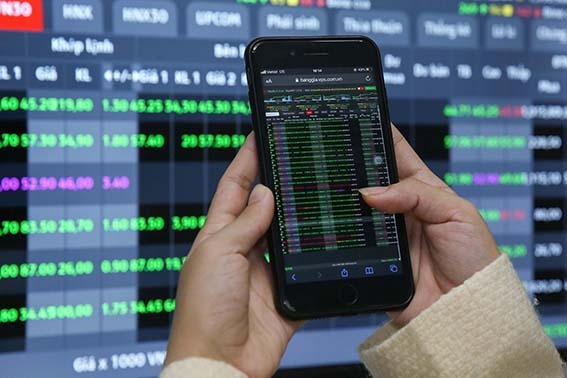 Nhận định phiên giao dịch ngày 13/7: Dòng tiền có xu hướng dịch chuyển sang nhóm cổ phiếu vừa & nhỏ