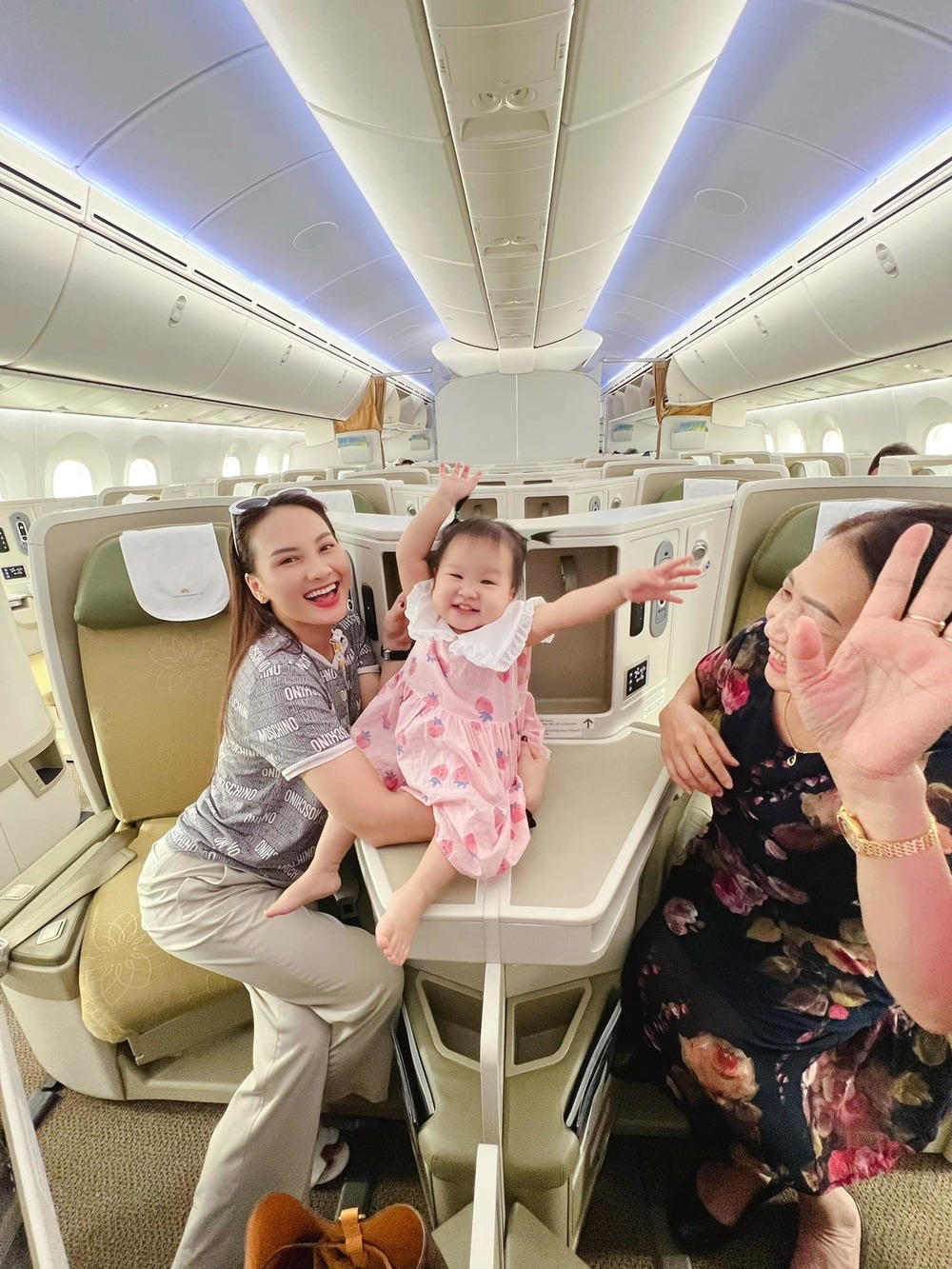 Sao Việt hôm nay 18/7: Lâm Khánh Chi chia sẻ về cuộc sống suy sụp hậu ly hôn Sao Việt hôm nay 18/7: Lâm Khánh Chi chia sẻ về cuộc sống suy sụp hậu ly hôn