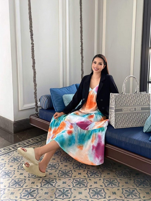 Sao Việt hôm nay 20/7: Ngọc Thảo chinh phục khán giả với outfit độc đáo