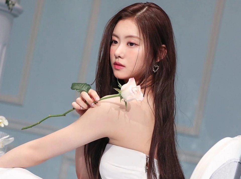 Sao Hàn hôm nay 21/7: HYBE chính thức chấm dứt hợp đồng với Kim Garam hậu scandal chấn động