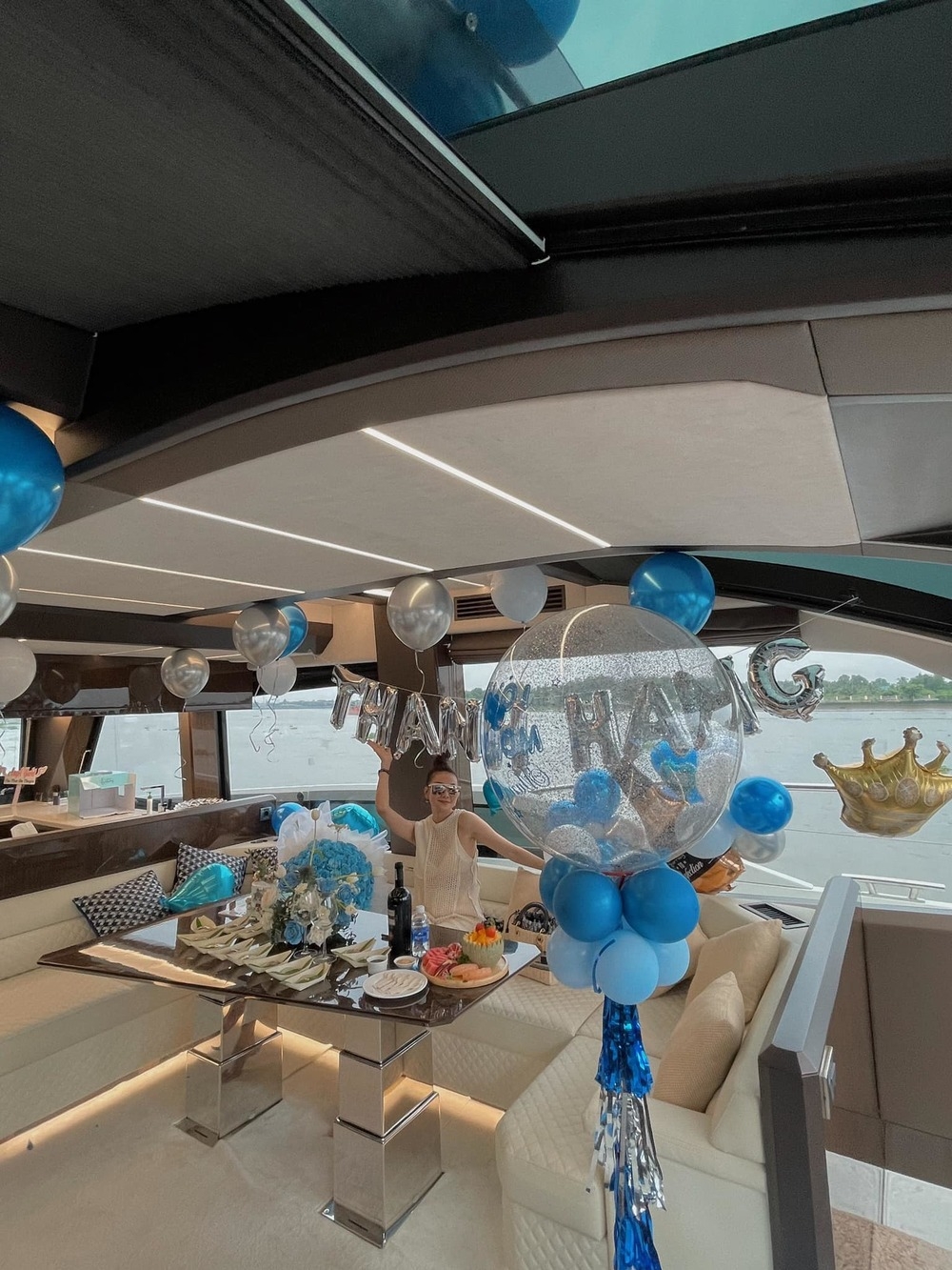 Sao Việt hôm nay 23/7: NSND Tự Long hạnh phúc đón con trai chào đời