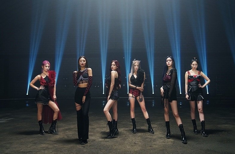Sao Hàn hôm nay 24/7: MOMOLAND lộng lẫy trên thảm đỏ lễ trao giải “Premios Juventud 2022”